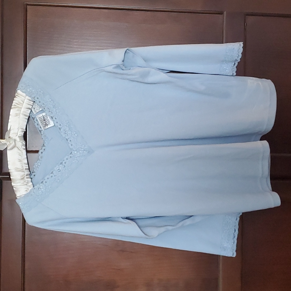 Cute V neck top